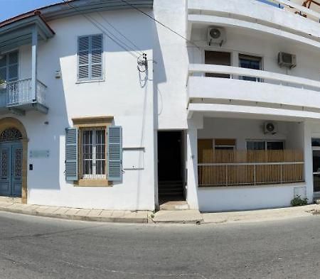 Past Or Trail Hostel ลาร์นาคา ภายนอก รูปภาพ