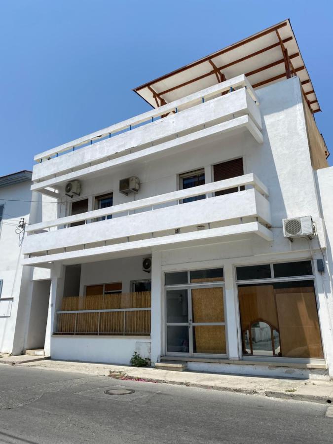 Past Or Trail Hostel ลาร์นาคา ภายนอก รูปภาพ