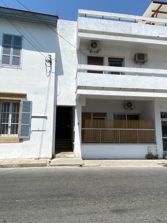 Past Or Trail Hostel ลาร์นาคา ภายนอก รูปภาพ